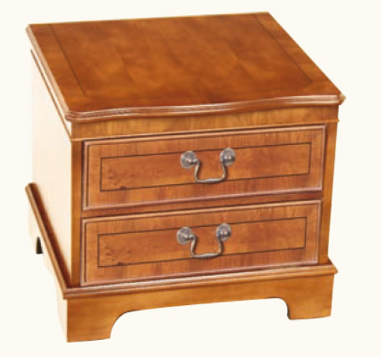 Kleines DVD Schränkchen in Mahagoni - ebenfalls in Eibe erhältlich