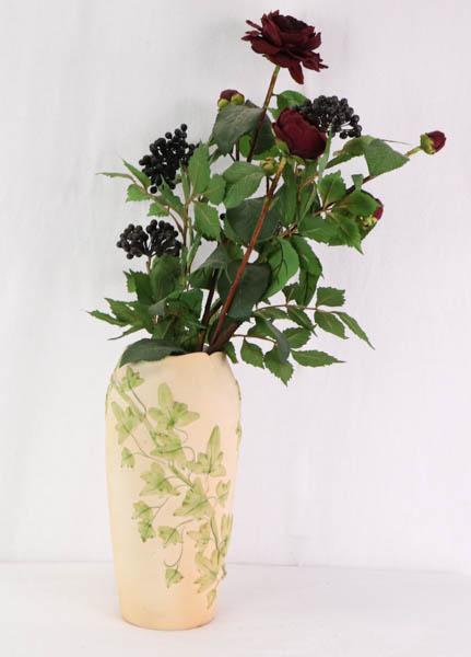 Hübsche Vase im Jugendstil, Knochenporzellan