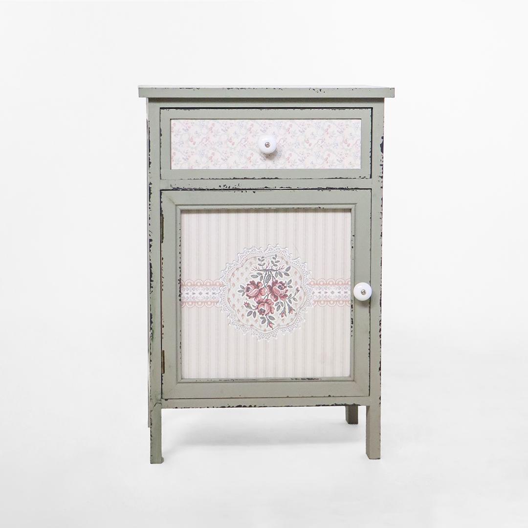 Kommode im Vintage-Stil mit Rosendetail – Charmantes Schränkchen von ...