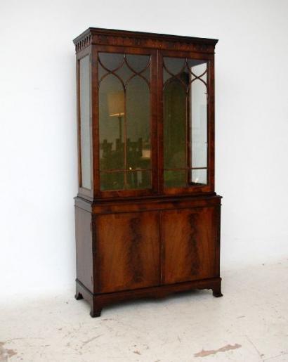 Antikes Display Cabinet - Gregorian