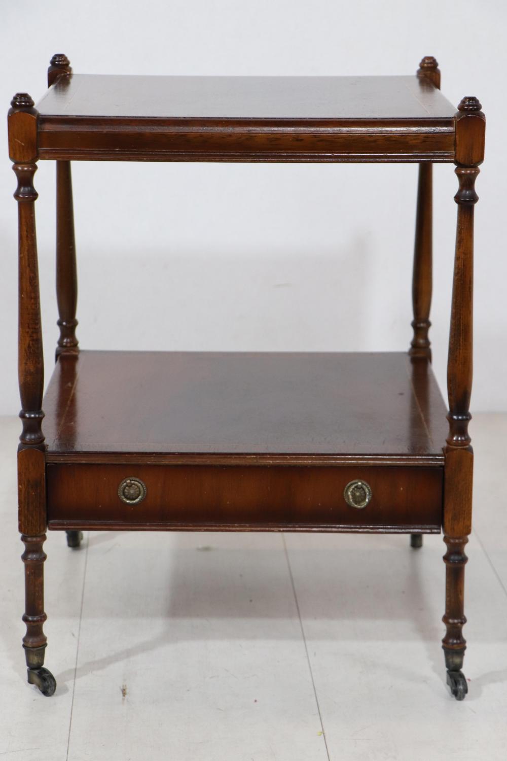 Englischer Mahagoni Lamp Table mit feinen Intarsien