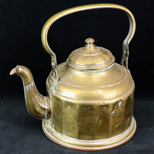Rare Antike Teekanne aus Messing, Goldfarbene Messing Kanne